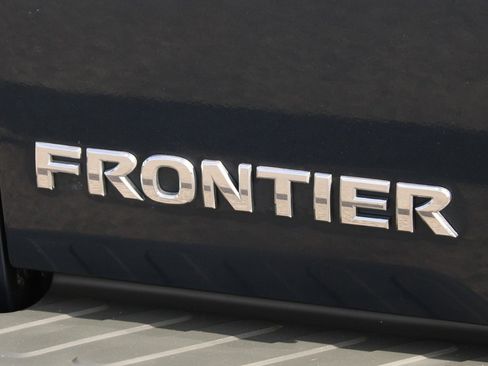 Used 2020 Nissan Frontier SV image 38