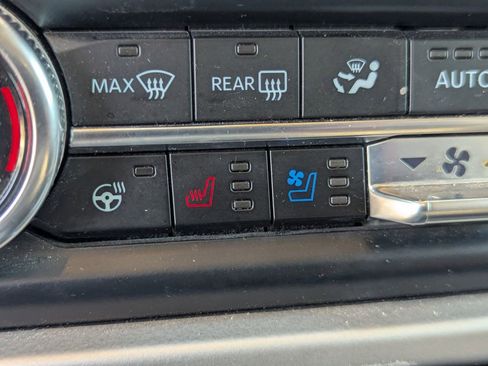 Used 2024 Ford Expedition XLT AWD/4WD image 17
