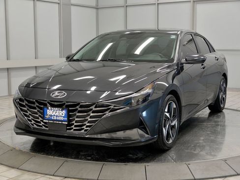 Used 2022 Hyundai Elantra SEL w/ Convenience + Premium Package image 4