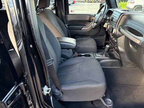 Used 2018 Jeep Wrangler Unlimited Sport S AWD/4WD image 9