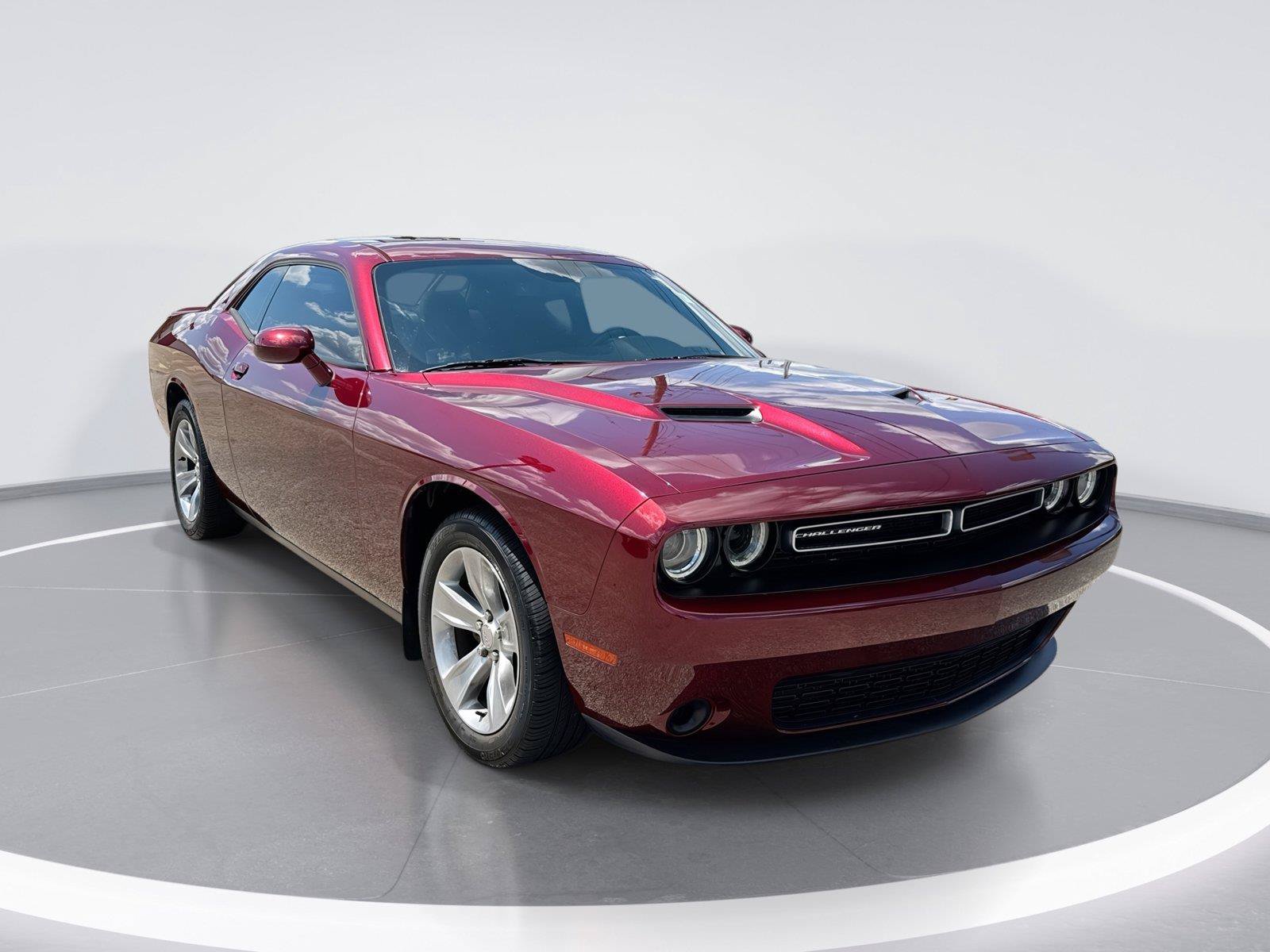Used 2021 Dodge Challenger SXT RWD image 1