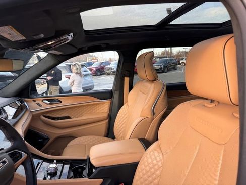 Used 2023 Jeep Grand Cherokee L Summit image 13