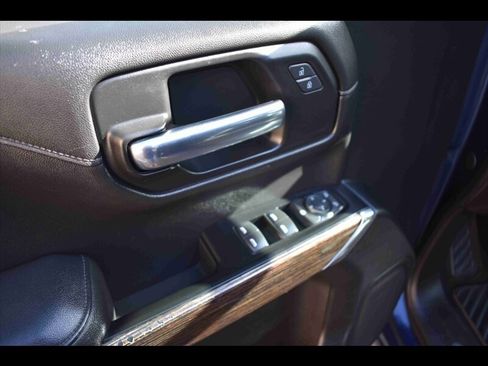 Used 2020 GMC Sierra 1500 SLE image 18