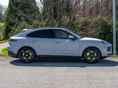 Certified 2025 Porsche Cayenne S w/ Premium Package Plus AWD/4WD image 9