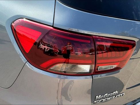 Used 2019 Kia Sorento SX image 24