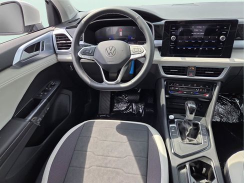 New 2026 Volkswagen Taos SE FWD image 10