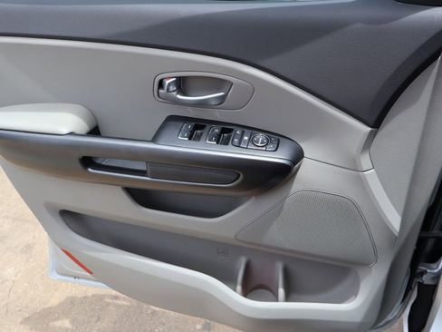 Used 2016 Kia Sedona L FWD image 31