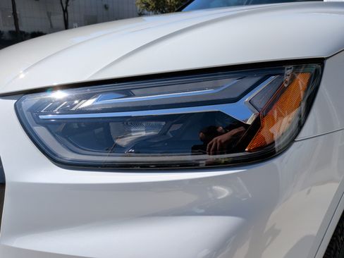 Used 2024 Audi SQ5 Premium Plus w/ Premium Plus Package image 6