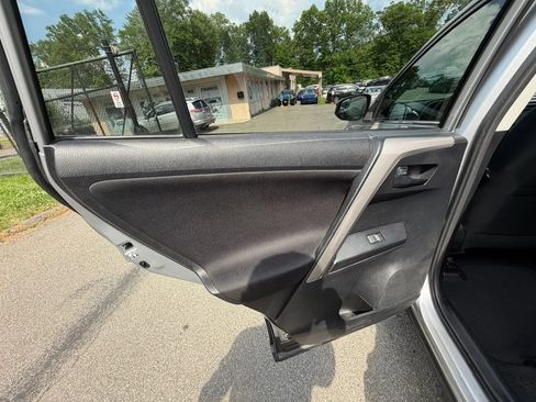 Used 2016 Toyota RAV4 LE AWD/4WD image 20
