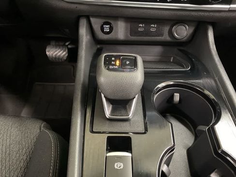 Used 2024 Nissan Rogue SV image 27