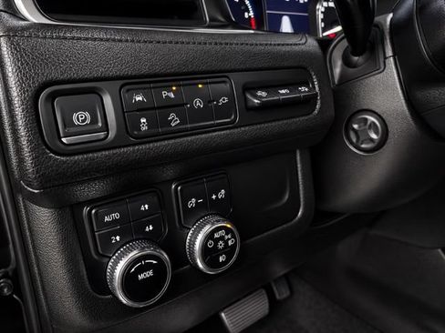Used 2021 GMC Yukon Denali AWD/4WD image 16