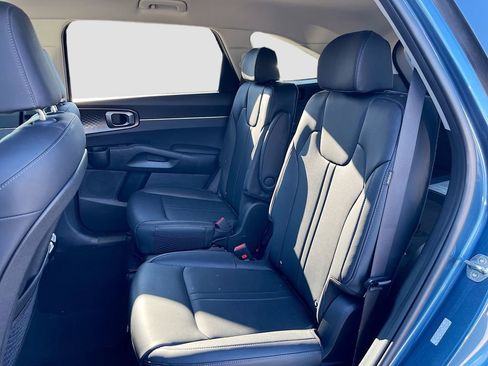 Certified 2025 Kia Sorento EX image 23