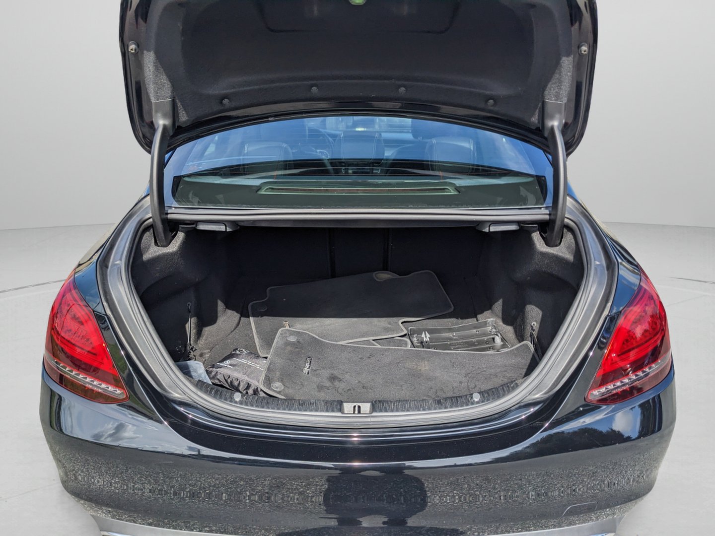 Used 2019 Mercedes-Benz C 300 Sedan image 11