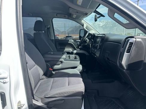Used 2019 Chevrolet Silverado 2500 LT AWD/4WD image 16
