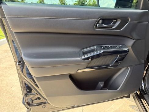 Used 2024 Nissan Pathfinder SV w/ SV Premium Package AWD/4WD image 12
