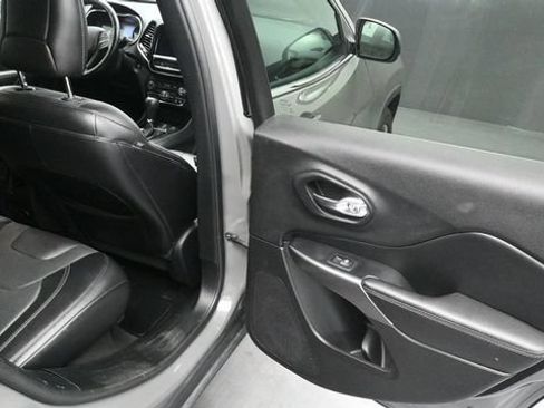 Used 2020 Jeep Cherokee Limited FWD image 10