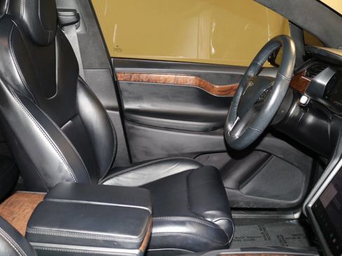 Used 2020 Tesla Model X image 89