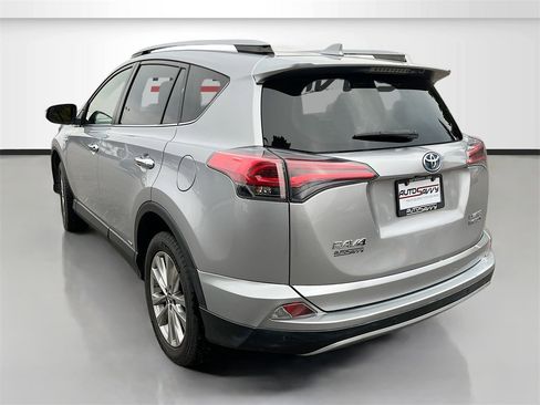 Used 2018 Toyota RAV4 Limited image 5