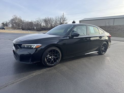 Used 2025 Honda Civic Sport image 2