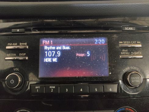 Used 2017 Nissan Rogue S image 25