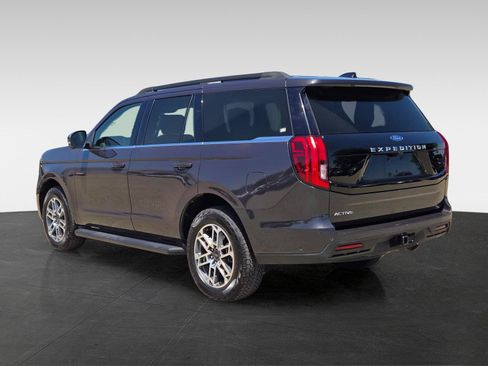 Used 2025 Ford Expedition Active AWD/4WD image 6