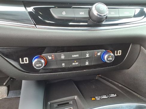 Certified 2024 Buick Enclave Essence FWD image 11