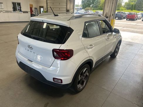 Used 2025 Hyundai Venue SEL FWD image 7
