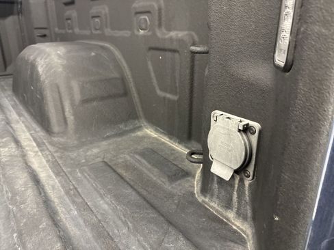 Used 2022 Chevrolet Silverado 1500 ZR2 AWD/4WD image 16