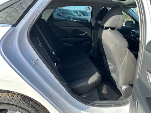 Used 2025 Hyundai Elantra SEL image 27