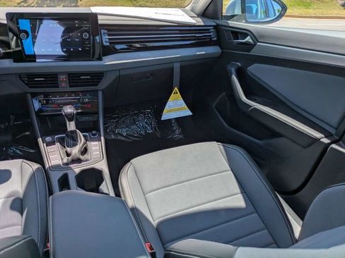 New 2026 Volkswagen Jetta SE FWD image 18