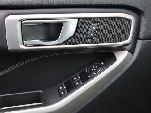 Certified 2023 Ford Explorer XLT image 38