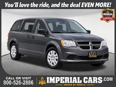 Used 2018 Dodge Grand Caravan SE w/ UConnect Hands-Free Group