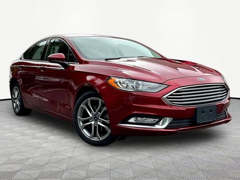 Used 2017 Ford Fusion SE w/ Equipment Group 201A FWD image 3