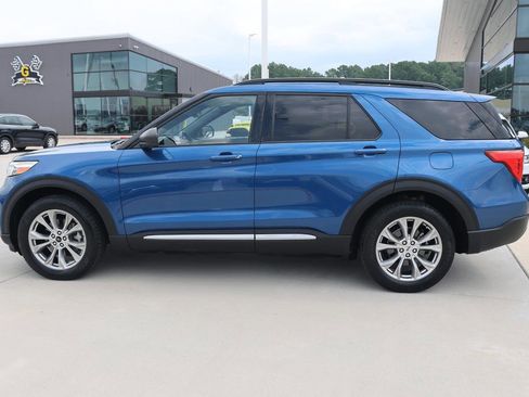 Used 2020 Ford Explorer XLT w/ Equipment Group 202A image 2