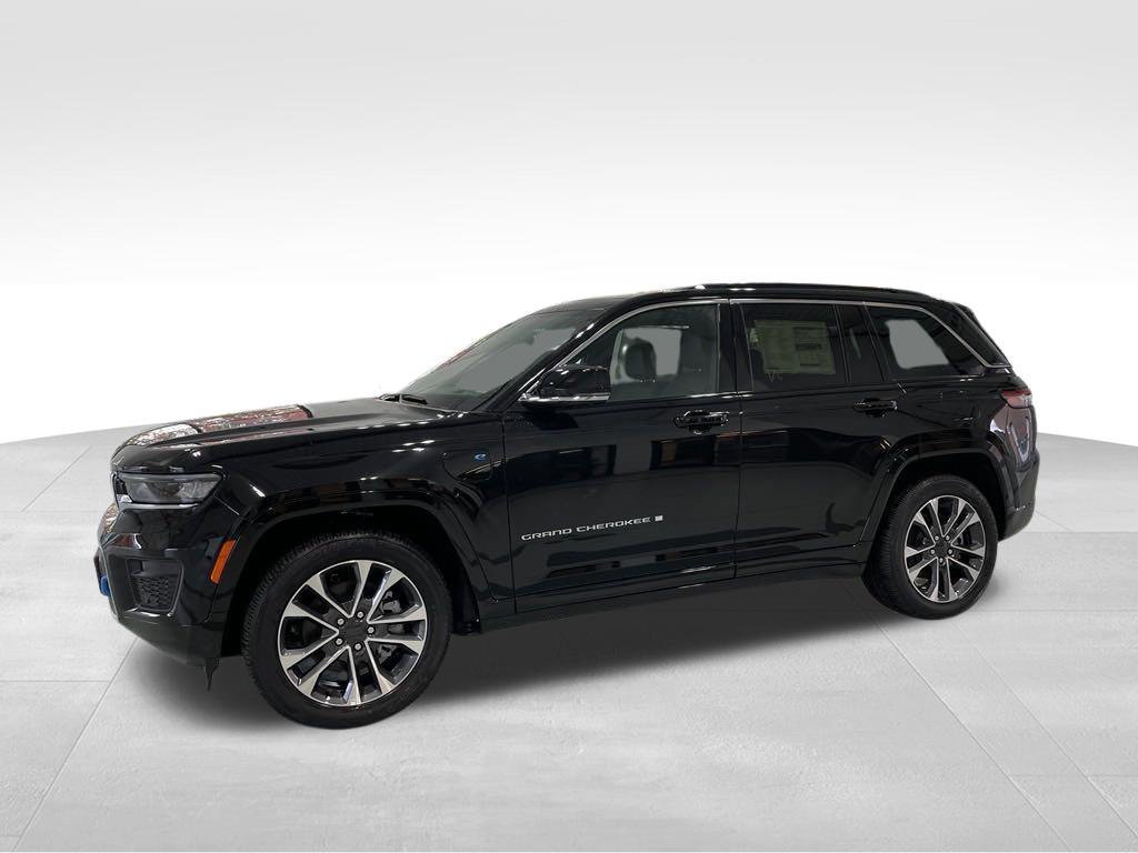 Used 2024 Jeep Grand Cherokee Overland w/ Advanced Protech Group III AWD/4WD image 11