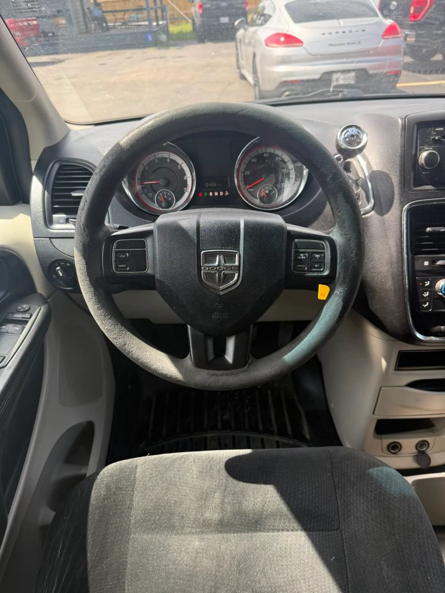 Used 2016 Dodge Grand Caravan SE w/ Quick Order Package 29E SE FWD image 18