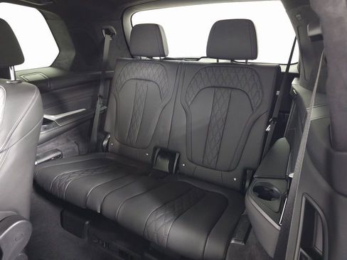 Used 2025 BMW X7 M60i image 44