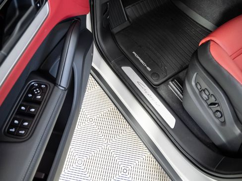 New 2026 Porsche Cayenne Coupe AWD/4WD image 8