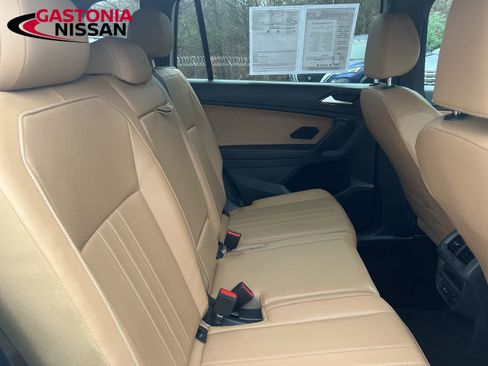 Used 2024 Volkswagen Tiguan SE image 29