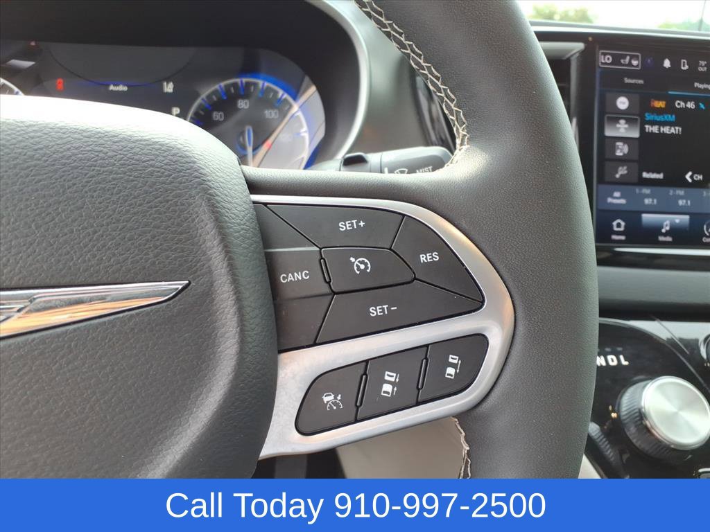 Used 2024 Chrysler Pacifica Touring-L FWD image 21
