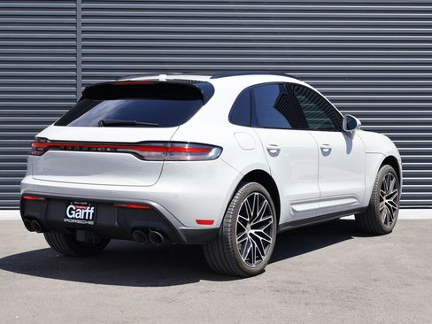 Certified 2024 Porsche Macan AWD/4WD image 9