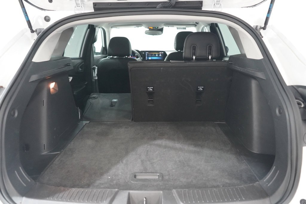 Used 2025 Chevrolet Trax LT FWD image 33