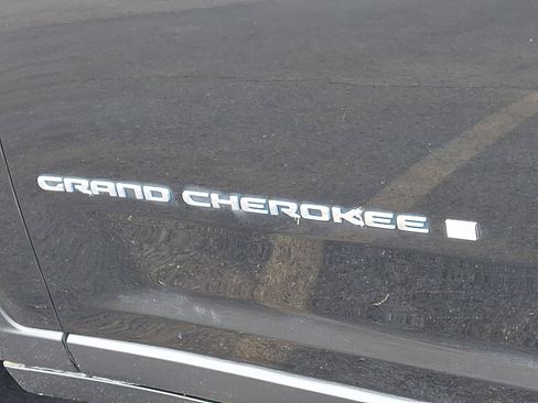 Certified 2022 Jeep Grand Cherokee Limited w/ Luxury Tech Group II image 30