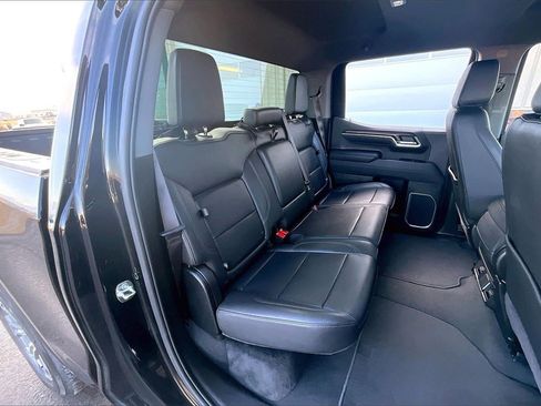 Used 2025 GMC Sierra 1500 SLT image 28