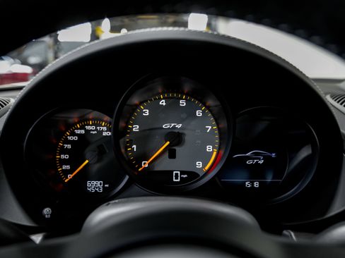 Used 2021 Porsche 718 Cayman GT4 image 11