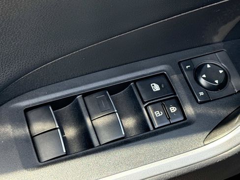 Used 2020 Toyota RAV4 Limited FWD image 20