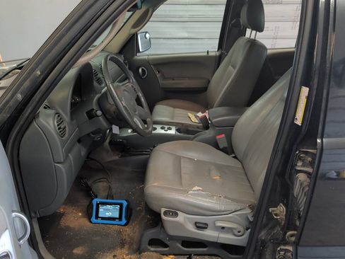 Used 2007 Jeep Liberty Limited AWD/4WD image 19