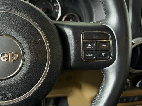 Used 2013 Jeep Wrangler Unlimited Sahara w/ Connectivity Group AWD/4WD image 18