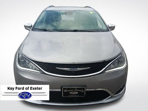 Used 2018 Chrysler Pacifica Limited w/ Advanced Safetytec Group FWD image 3