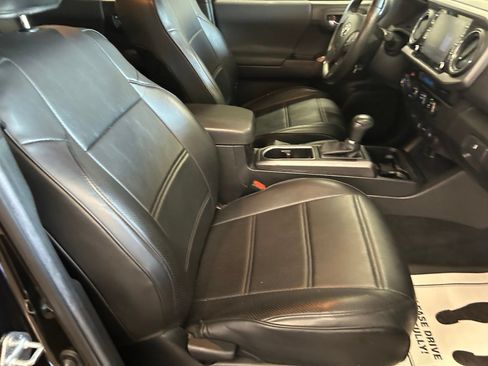 Used 2023 Toyota Tacoma TRD Off-Road AWD/4WD image 33